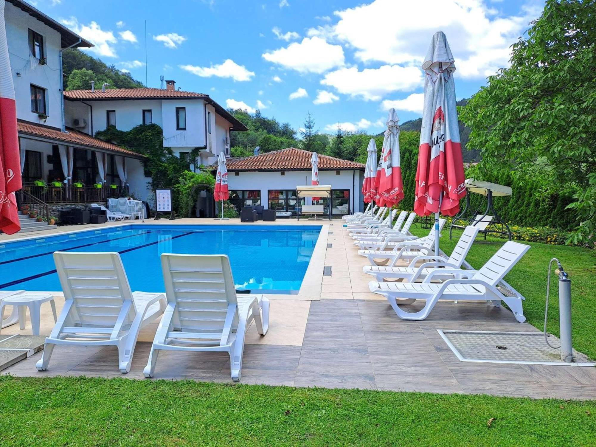 Park Hotel Fairy Chiflik Esterno foto
