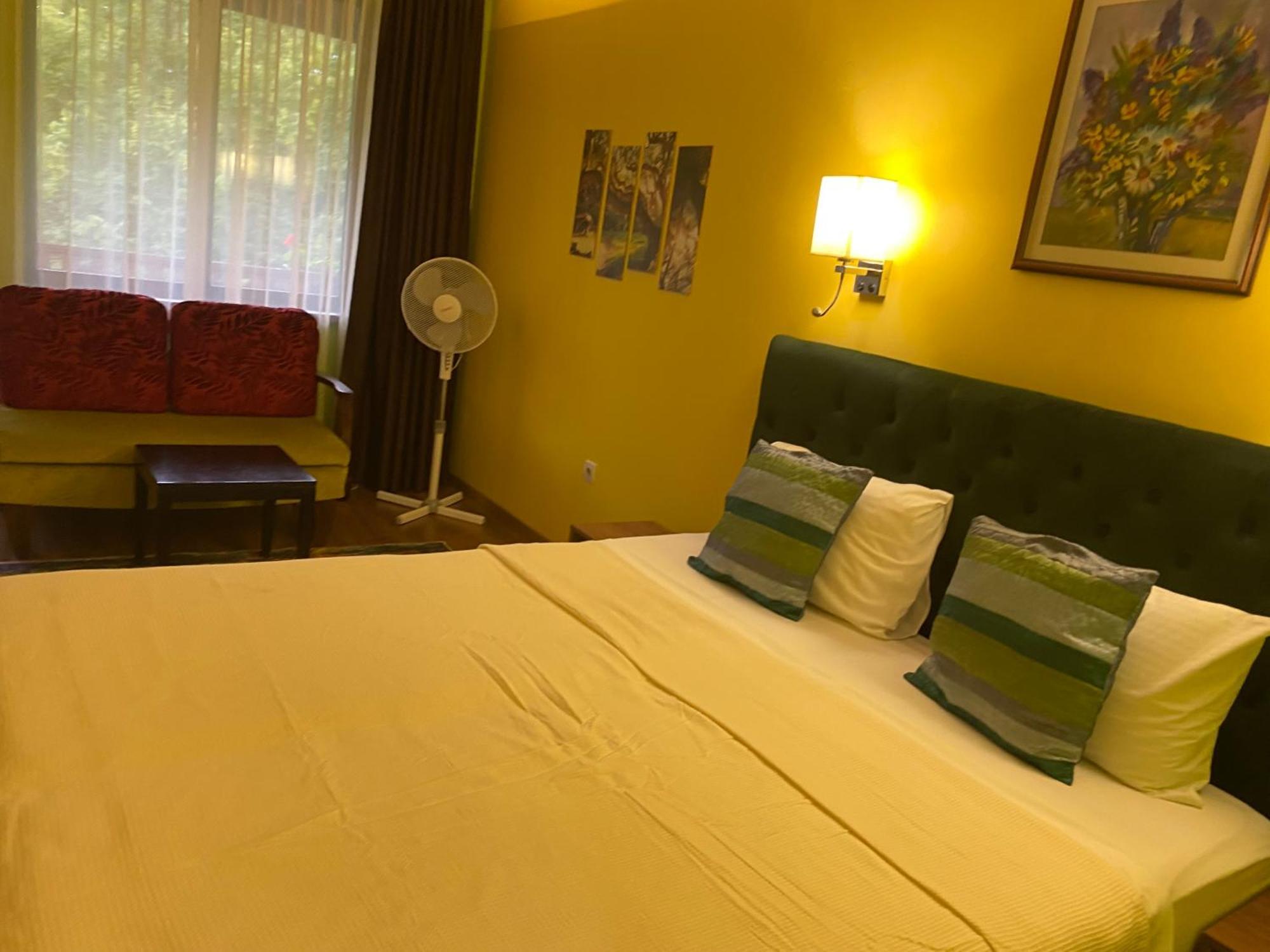 Park Hotel Fairy Chiflik Esterno foto